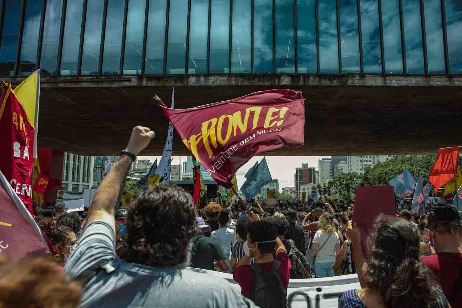 A Resistência Não Anda Só