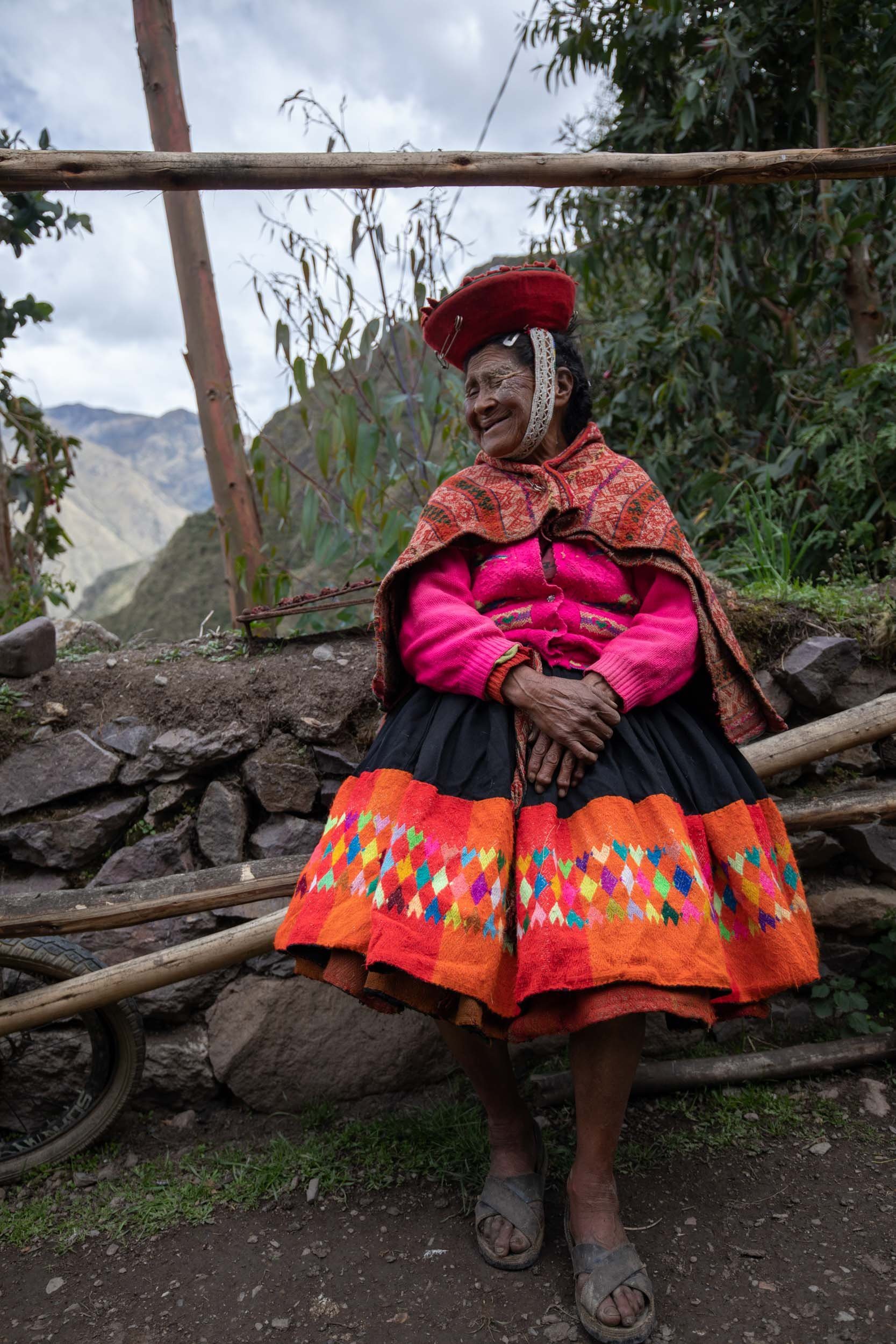 Concepcion Usca Foco suffering from eye injury, with sugar on face as a folkloric remedy, Huilloc.
