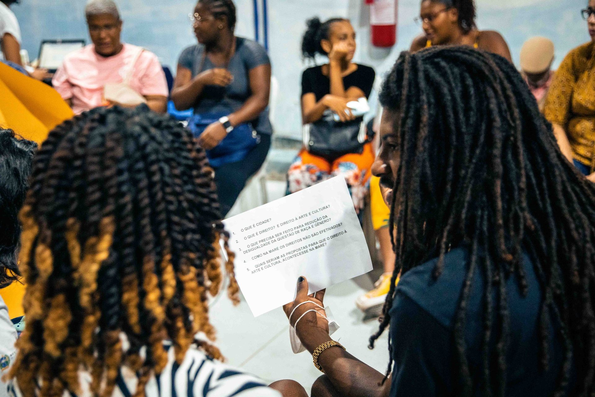 Residents of the Complexo da Maré in Rio de Janeiro participate in discussions around inequality, rights, and improvements to their community.